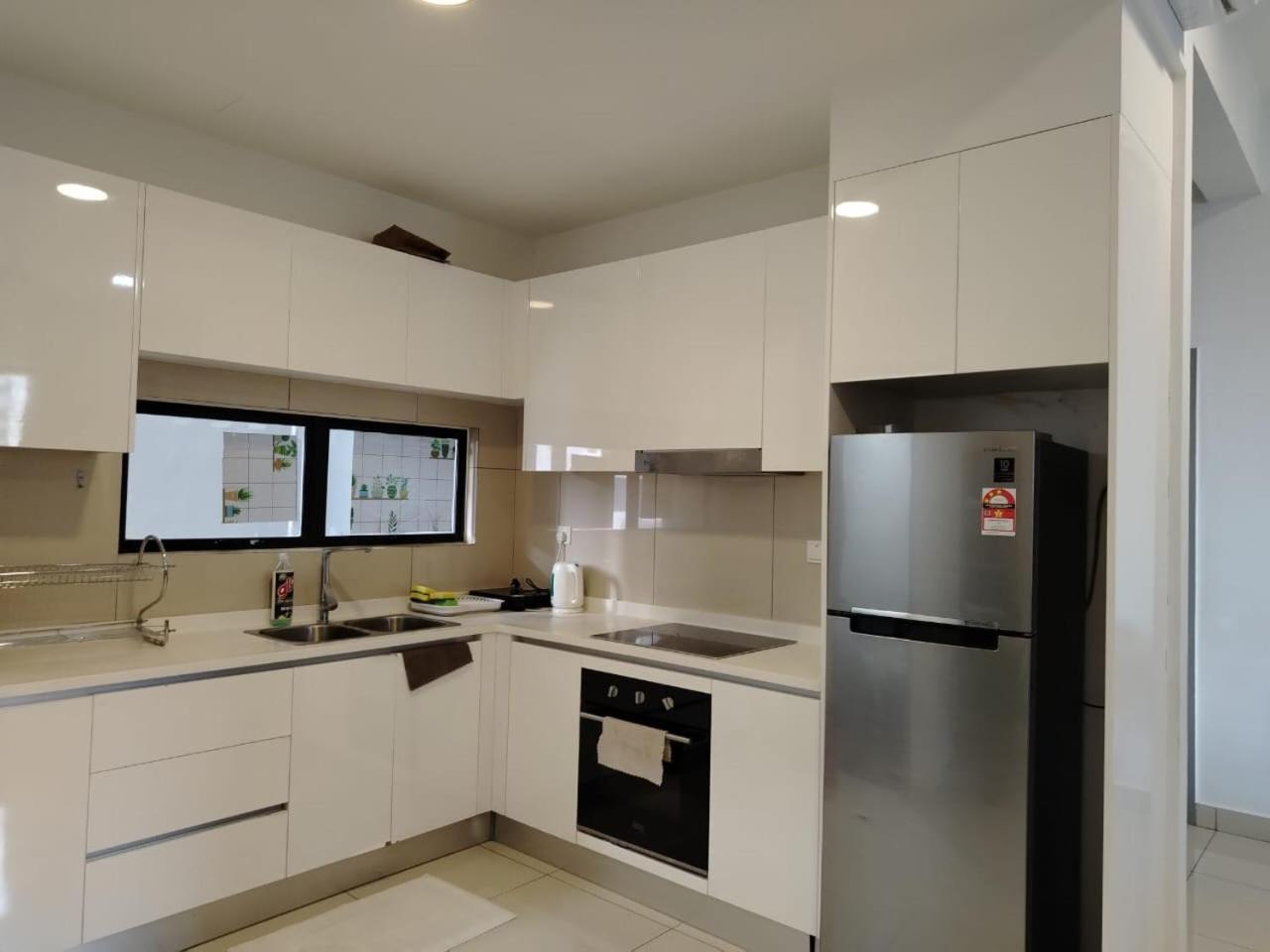Astoria,4r3b,4kmtoklcc,1505sf,bigbalcony,newcondo,bathtub,nicefacilities Pangsapuri *