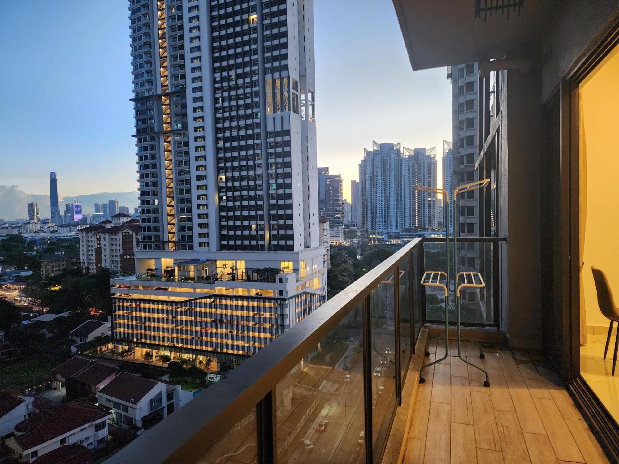 Astoria,4r3b,4kmtoklcc,1505sf,bigbalcony,newcondo,bathtub,nicefacilities Pangsapuri Kuala Lumpur